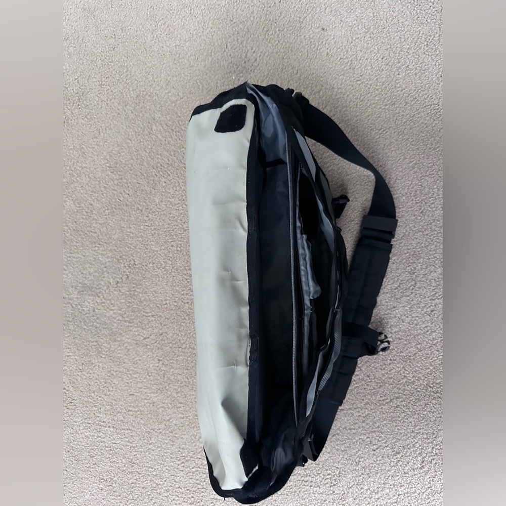 Timbuk2 laptop bag - Picture 2 of 5